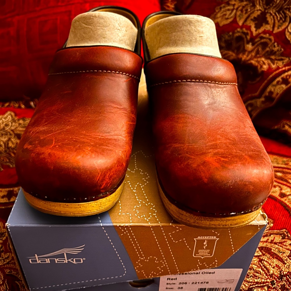 Like new Reddish brown Dansko clogs